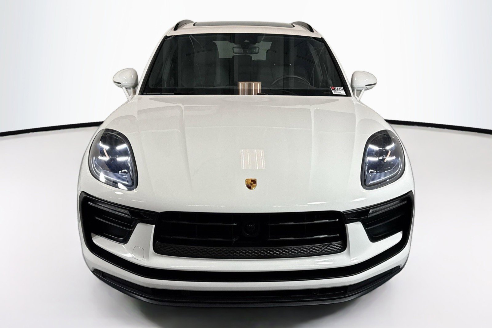 Used 2024 Porsche Macan Turbo image 2