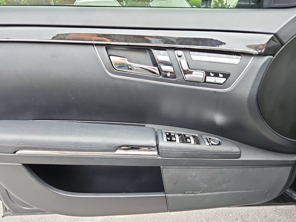 Used 2011 Mercedes-Benz S 550 w/ Sport Pkg image 27