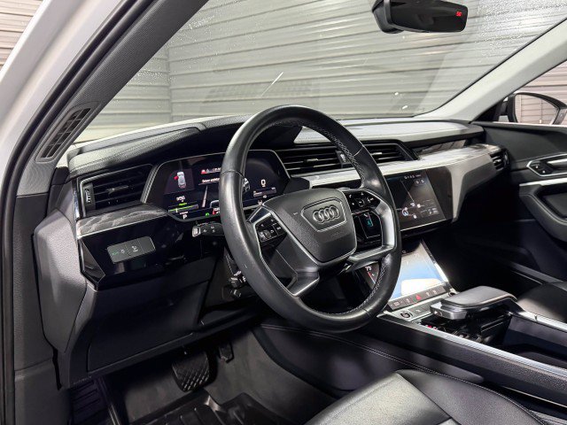 Used 2022 Audi e-tron Premium w/ Convenience Plus Package image 10