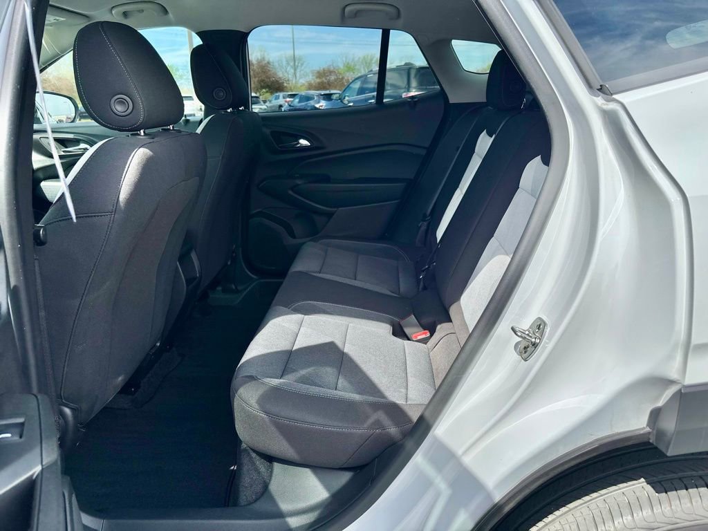 Used 2024 Chevrolet Trax LS w/ LS Convenience Package FWD image 16