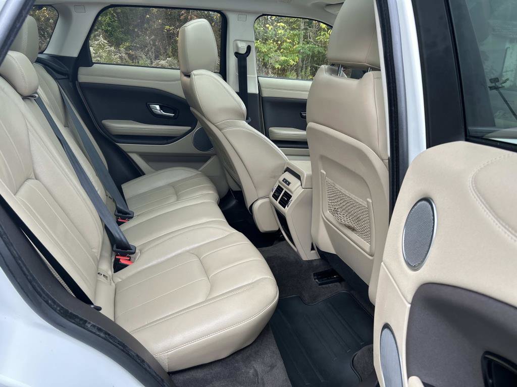 Used 2019 Land Rover Range Rover Evoque SE Premium image 15