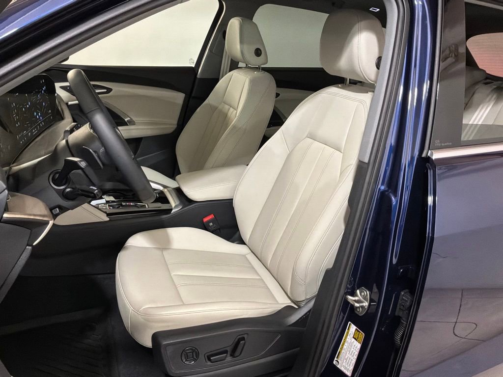 Certified 2025 Audi Q5 Premium w/ Convenience Package image 8