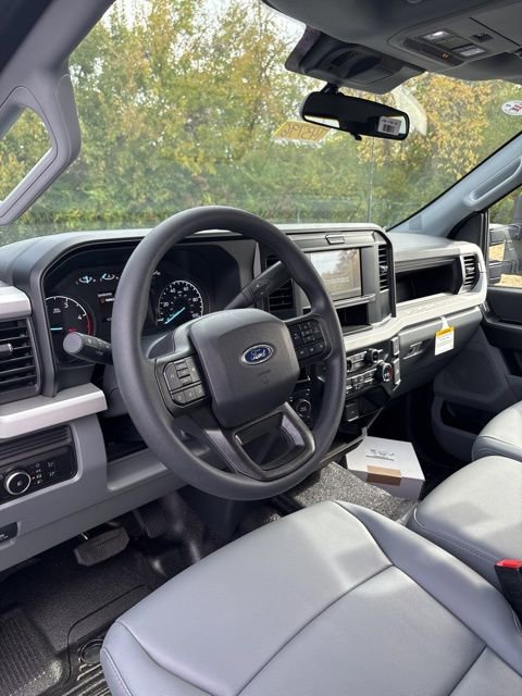 New 2026 Ford F550 4x4 Crew Cab image 19