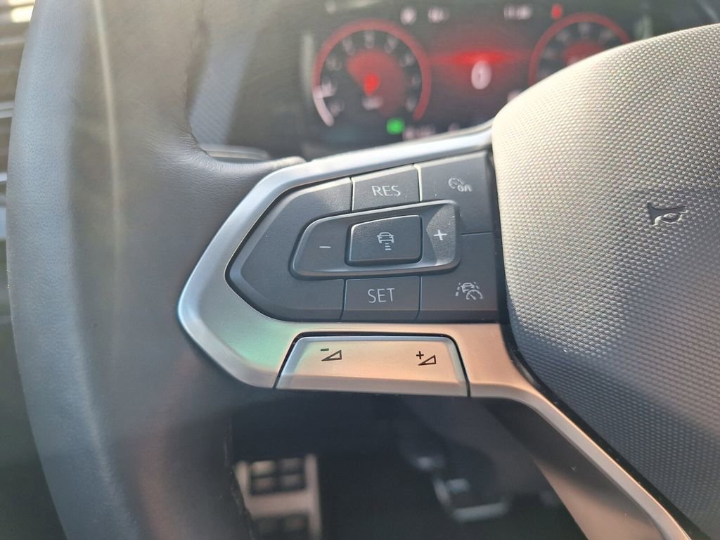 Used 2025 Volkswagen Atlas Cross Sport SEL R-Line image 13