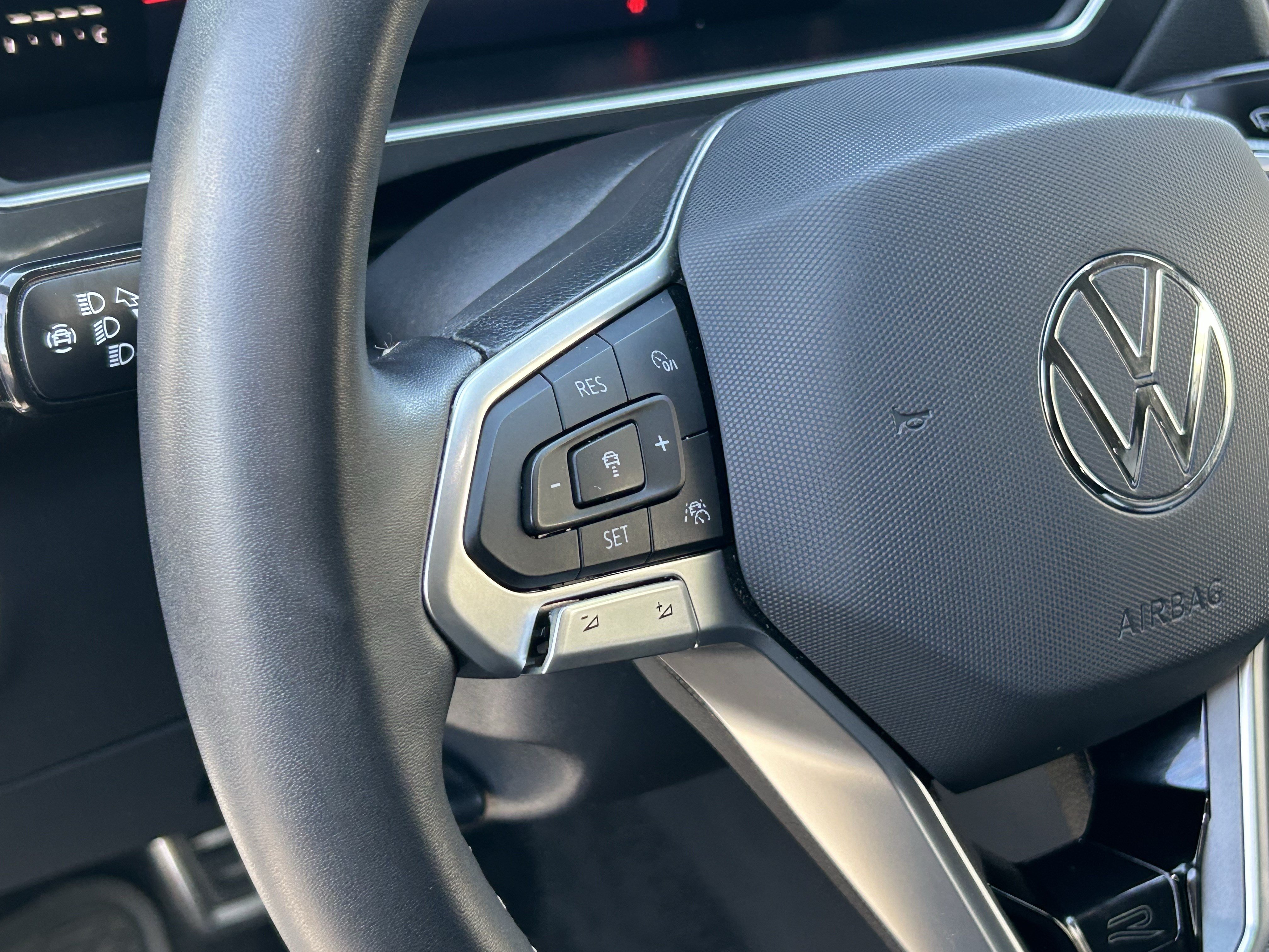 Used 2023 Volkswagen Tiguan SE R-Line FWD image 26