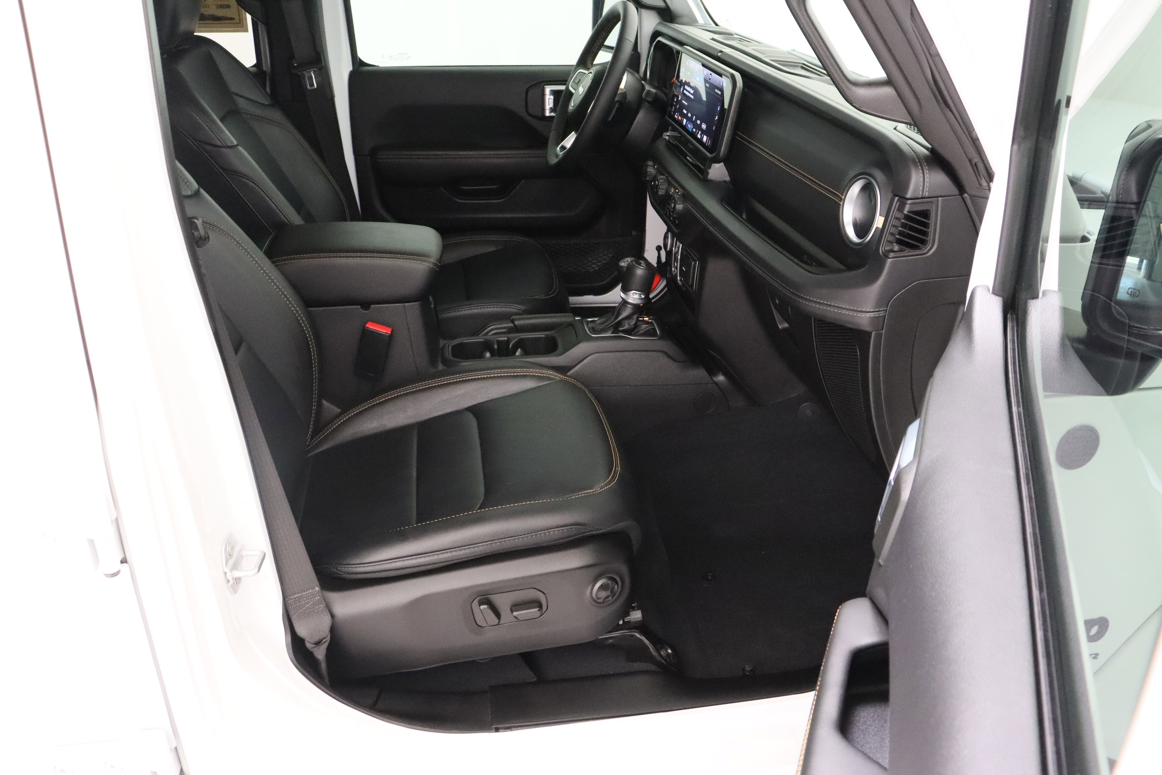 Used 2025 Jeep Wrangler Unlimited Sahara w/ Safety Group image 39