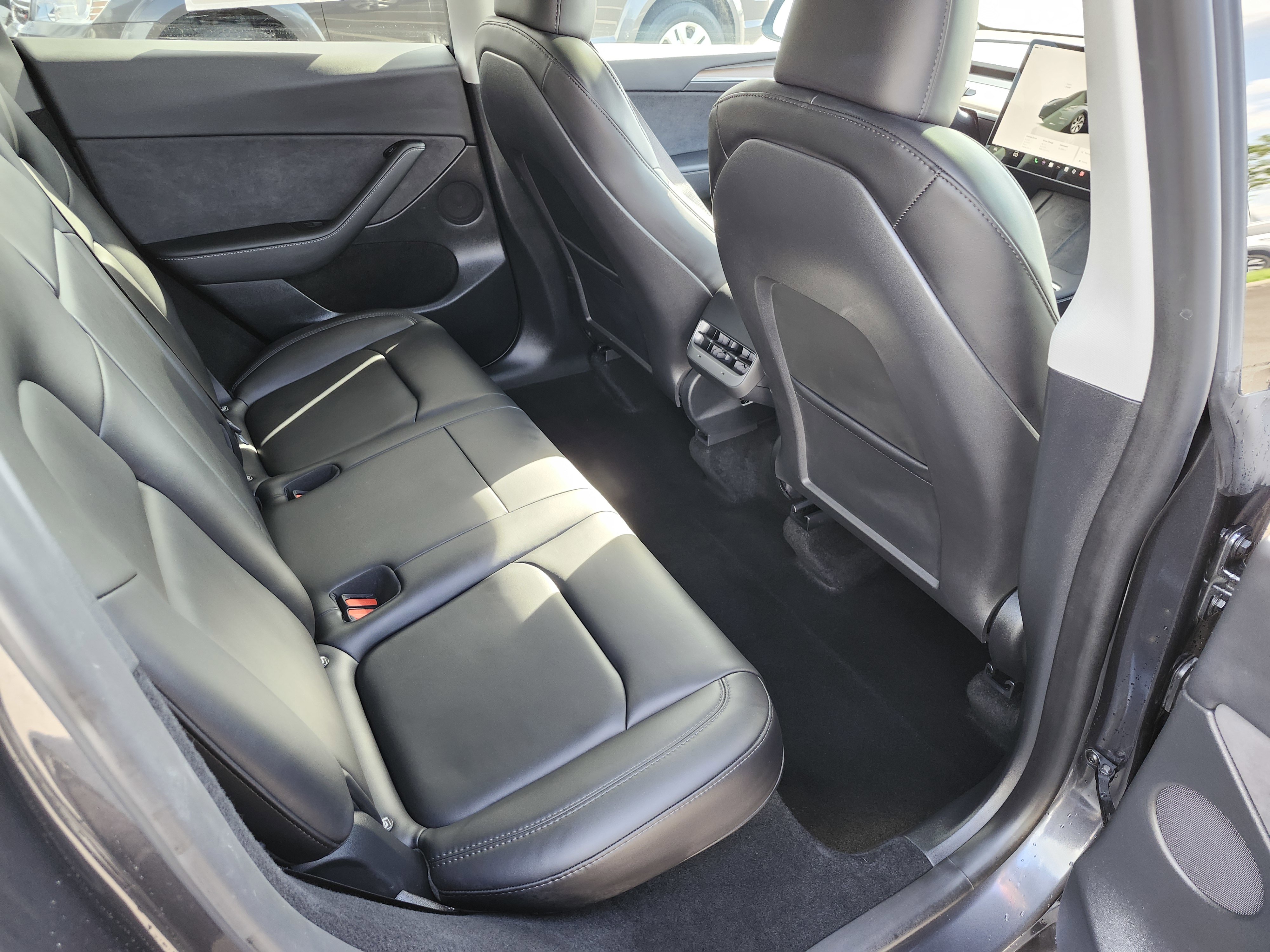 Used 2024 Tesla Model Y Long Range AWD/4WD image 20