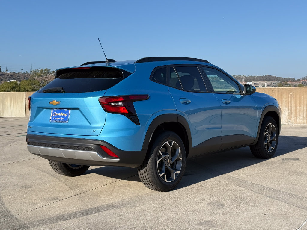 New 2026 Chevrolet Trax LT w/ LT Convenience Package FWD image 6