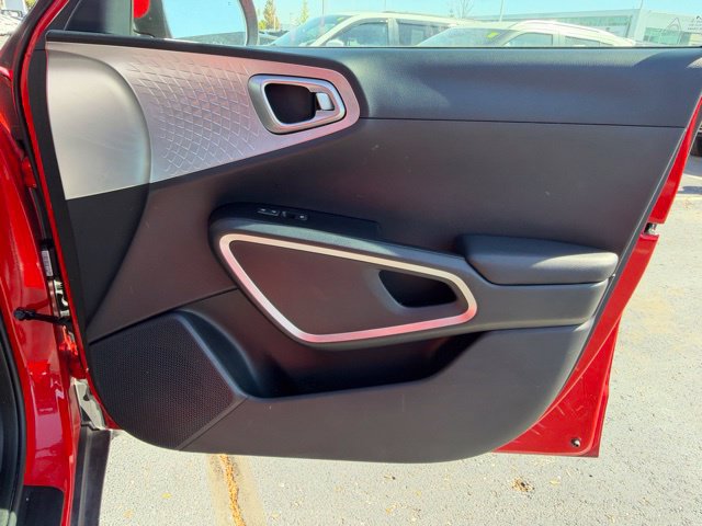 Certified 2025 Kia Soul LX w/ LX Technology Package FWD image 28