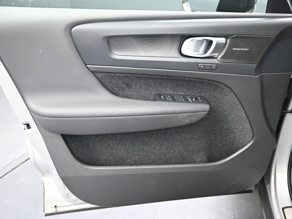 Used 2023 Volvo C40 P8 Recharge Ultimate image 10