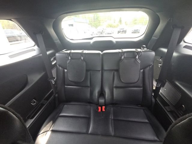 Used 2020 Ford Explorer XLT w/ Equipment Group 202A AWD/4WD image 14