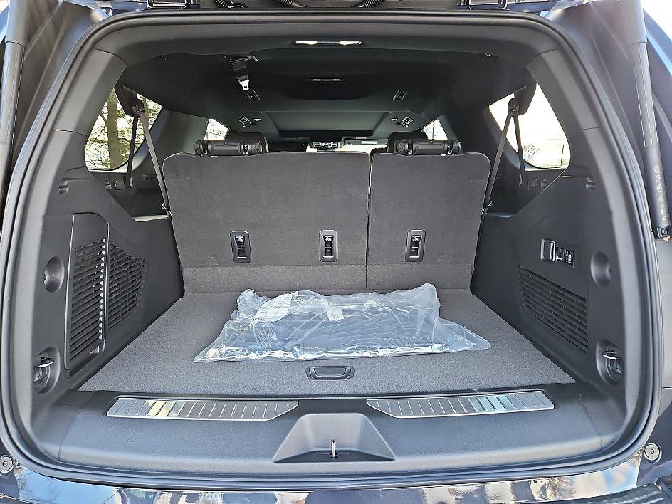 New 2026 Chevrolet Suburban High Country image 12