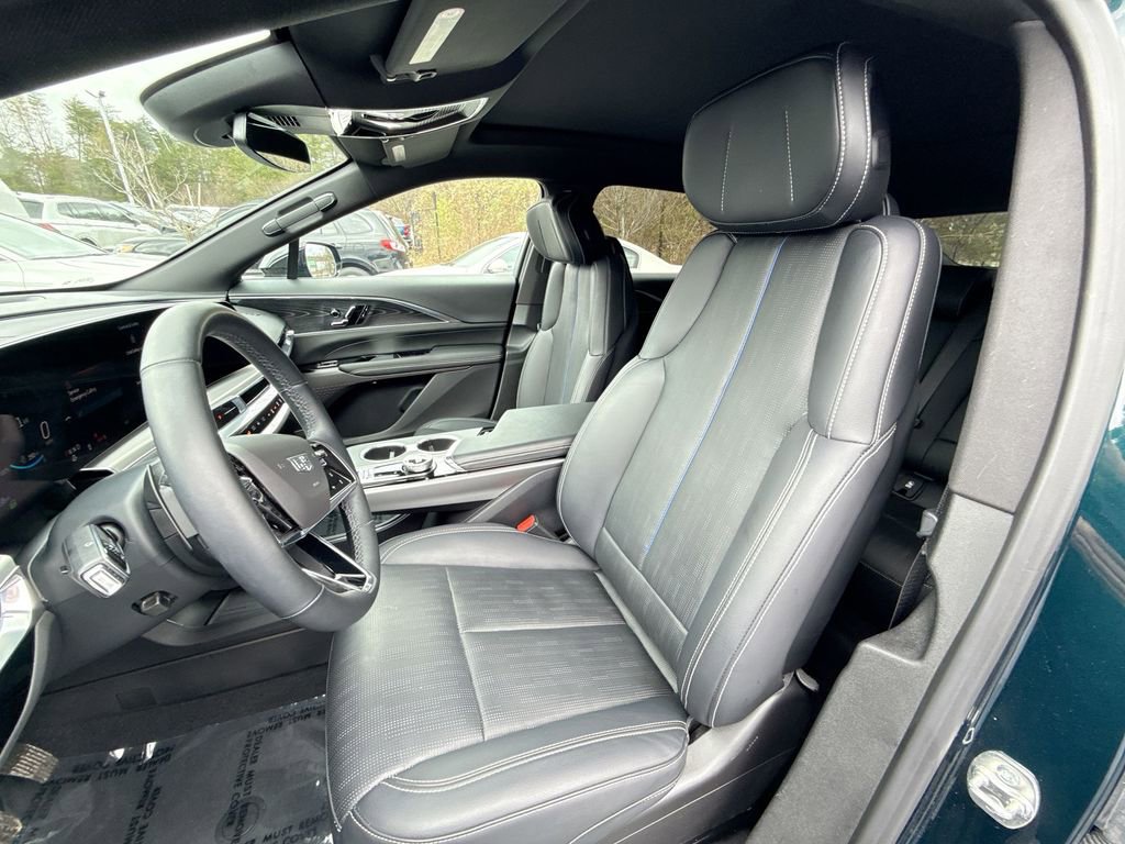 Used 2024 Cadillac Lyriq Luxury image 12