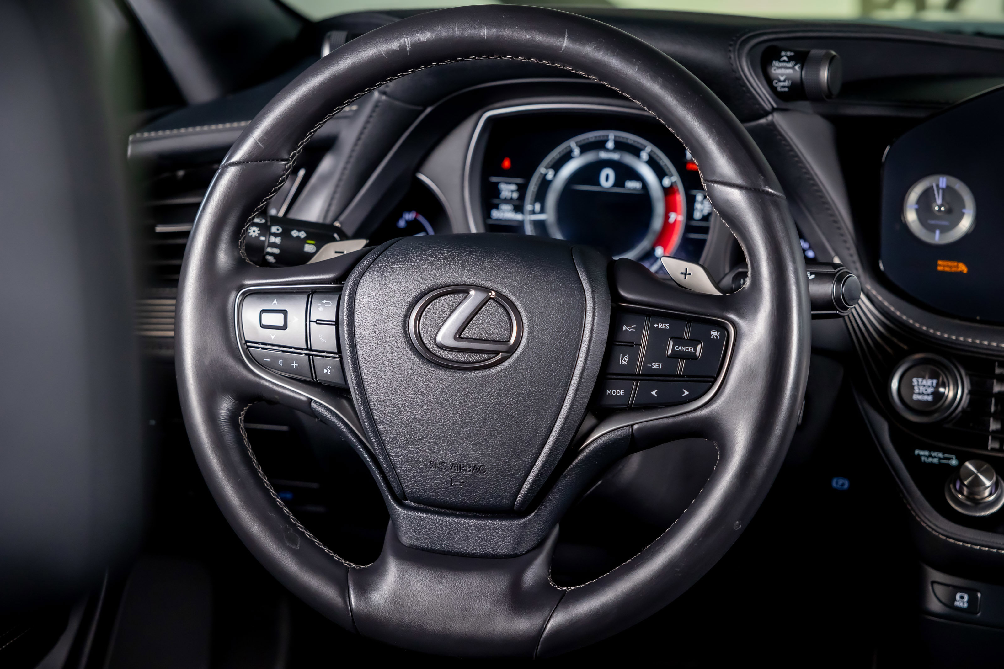 Used 2021 Lexus LS 500 w/ Accessory Package (Z2) RWD image 21