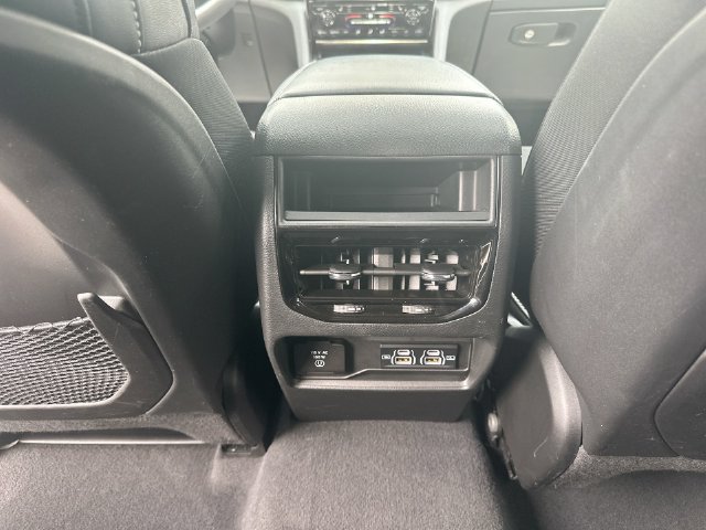 Used 2023 Jeep Grand Cherokee Altitude AWD/4WD image 23