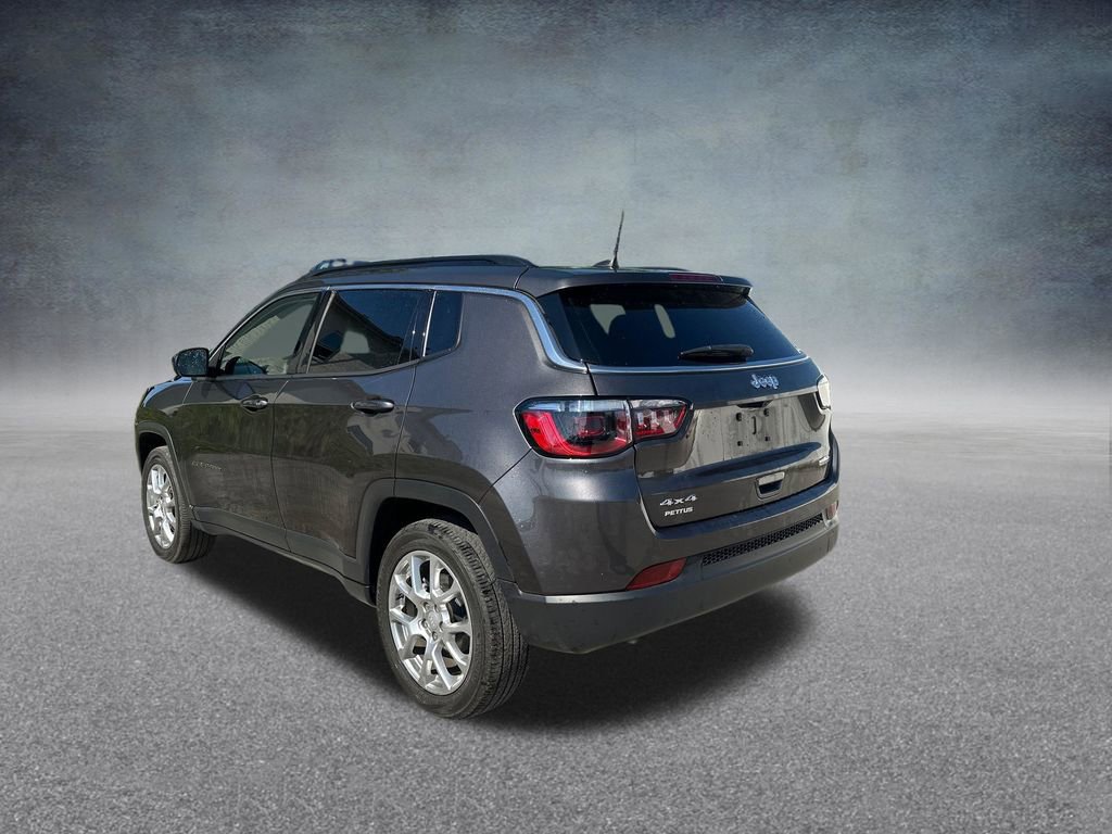 Used 2023 Jeep Compass Latitude image 3