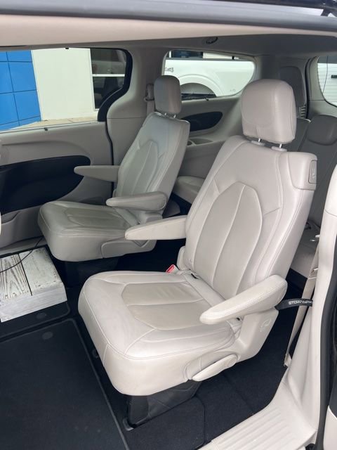 Used 2019 Chrysler Pacifica Touring-L Plus w/ Advanced Safetytec Group image 11