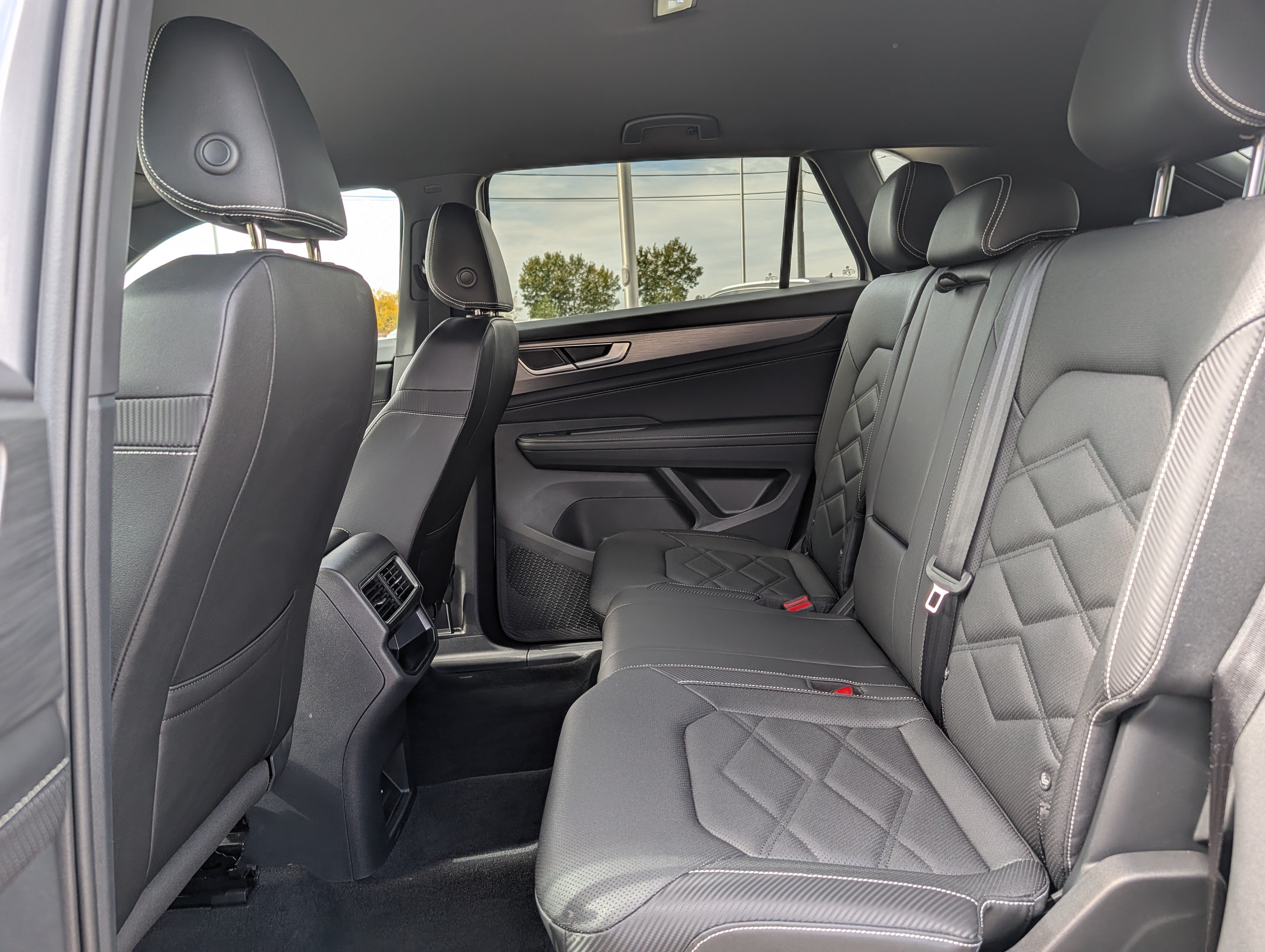 Certified 2025 Volkswagen Atlas Cross Sport SE AWD/4WD image 21