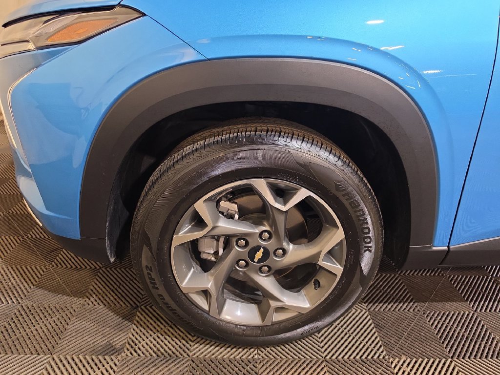Used 2025 Chevrolet Trax LT w/ Driver Confidence Package FWD image 18