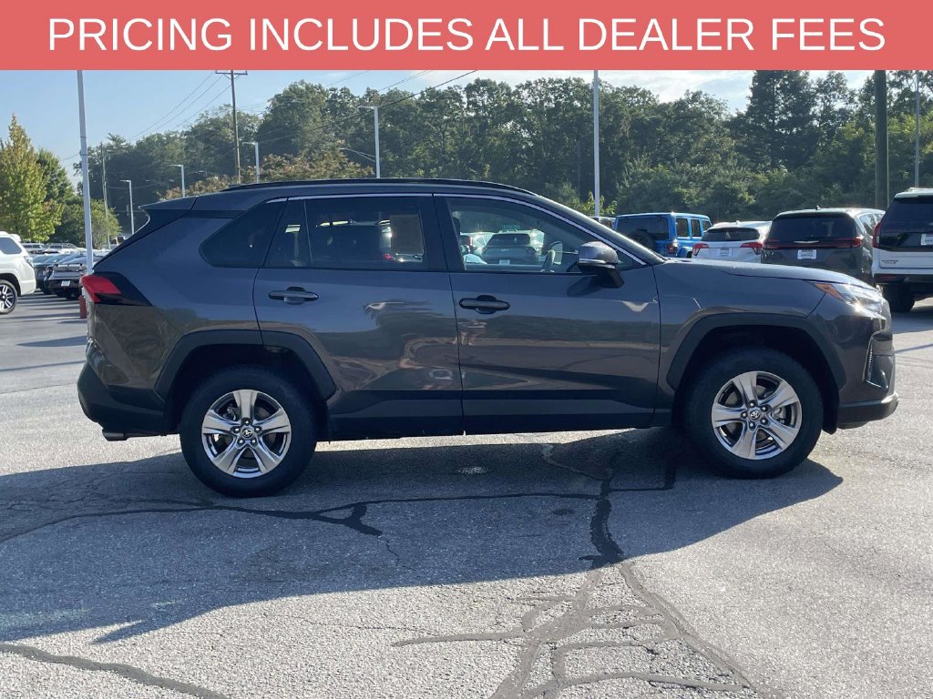 Used 2025 Toyota RAV4 XLE AWD/4WD image 6