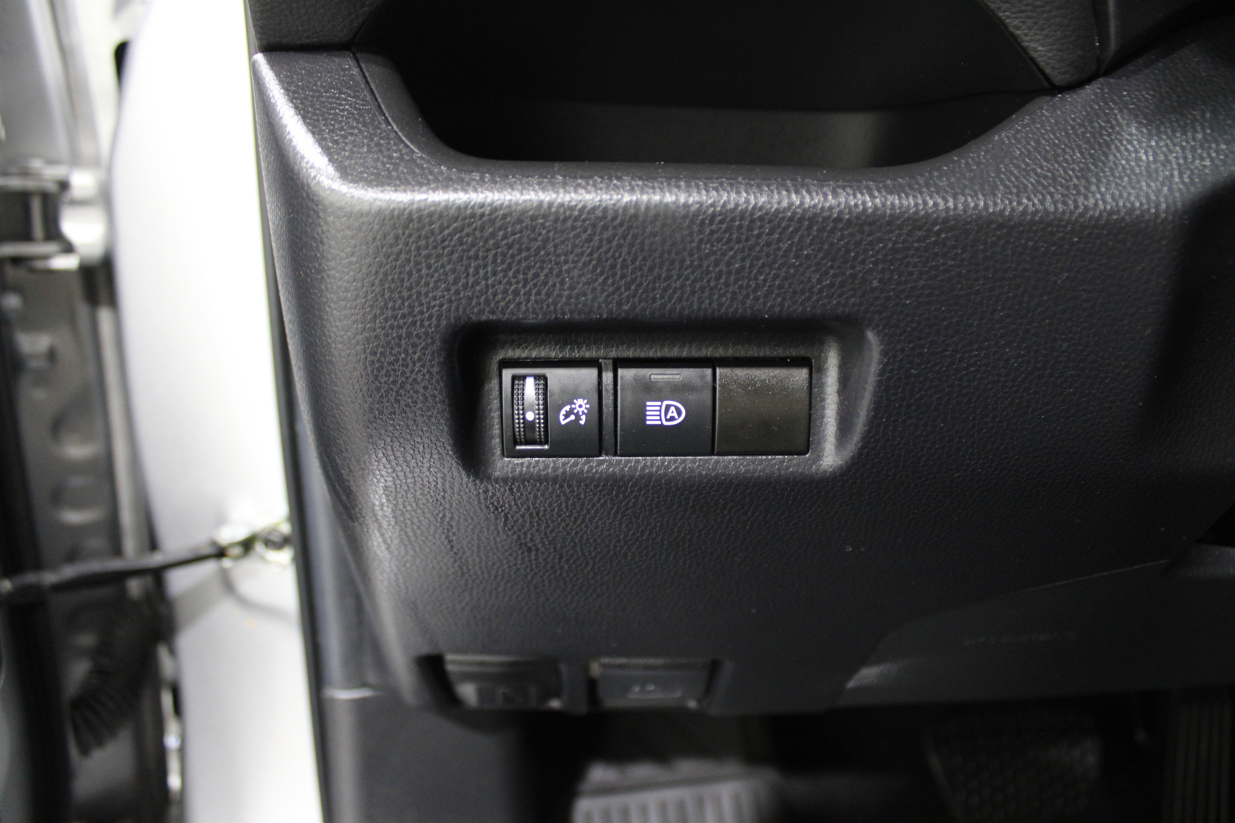 Used 2022 Toyota RAV4 XLE image 8