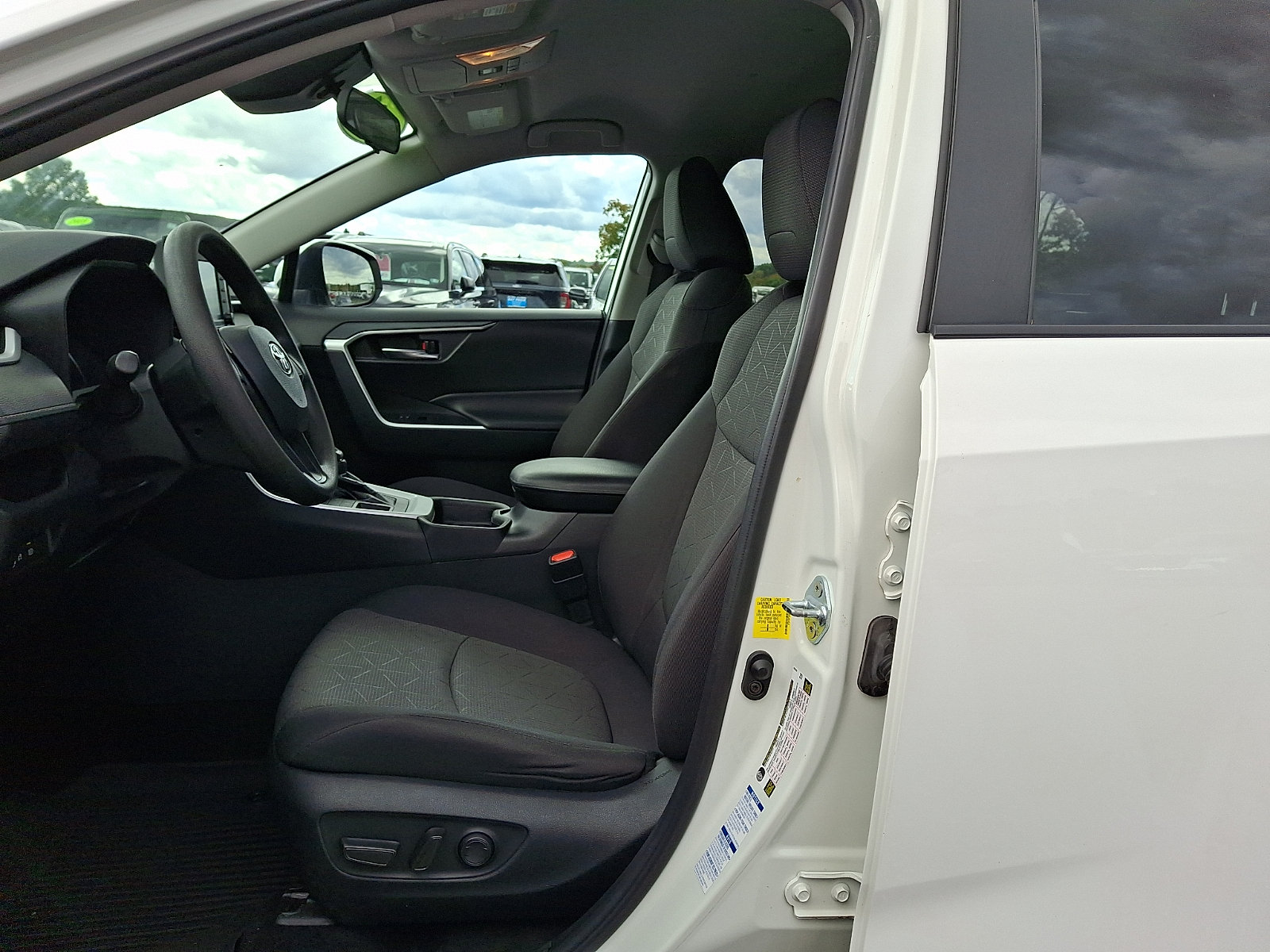 Used 2021 Toyota RAV4 XLE AWD/4WD image 14