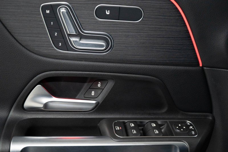 Certified 2026 Mercedes-Benz GLB 250 4MATIC image 19