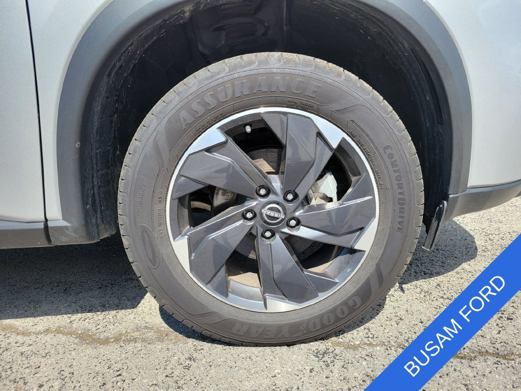 Used 2025 Nissan Rogue SV FWD image 5