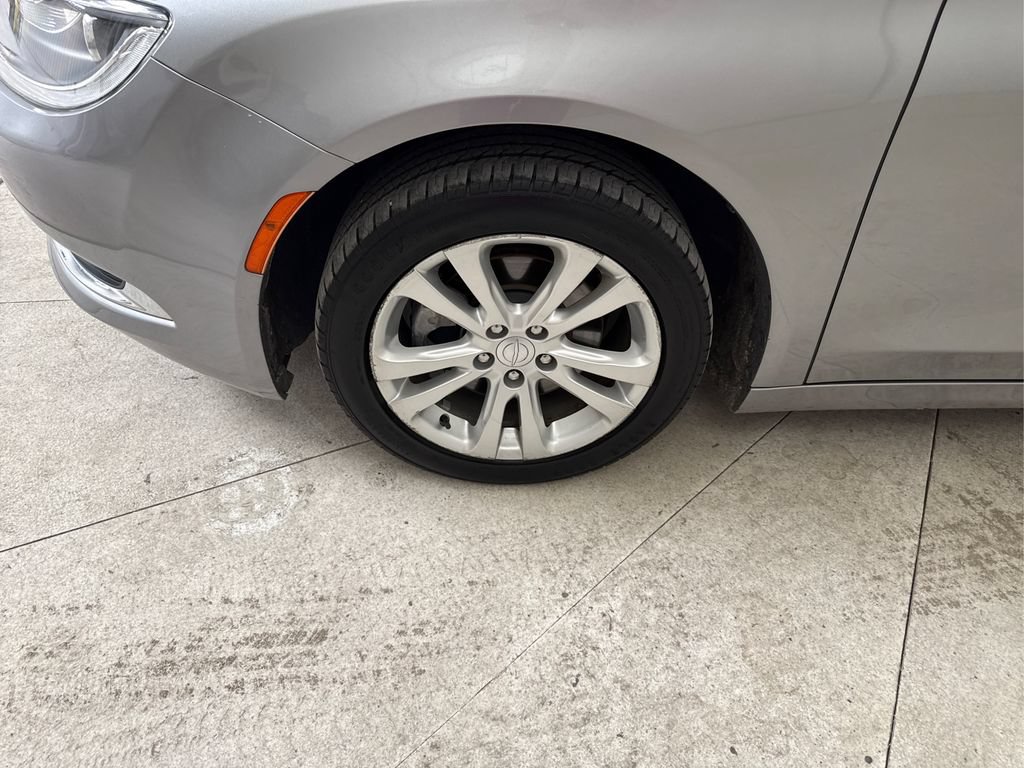 Used 2017 Chrysler 200 Limited Platinum FWD image 10