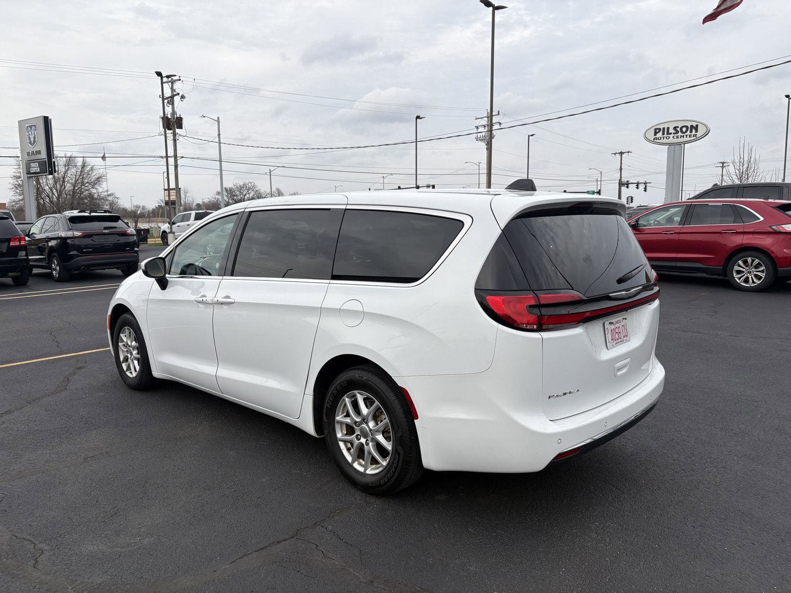 Used 2023 Chrysler Pacifica Touring image 21
