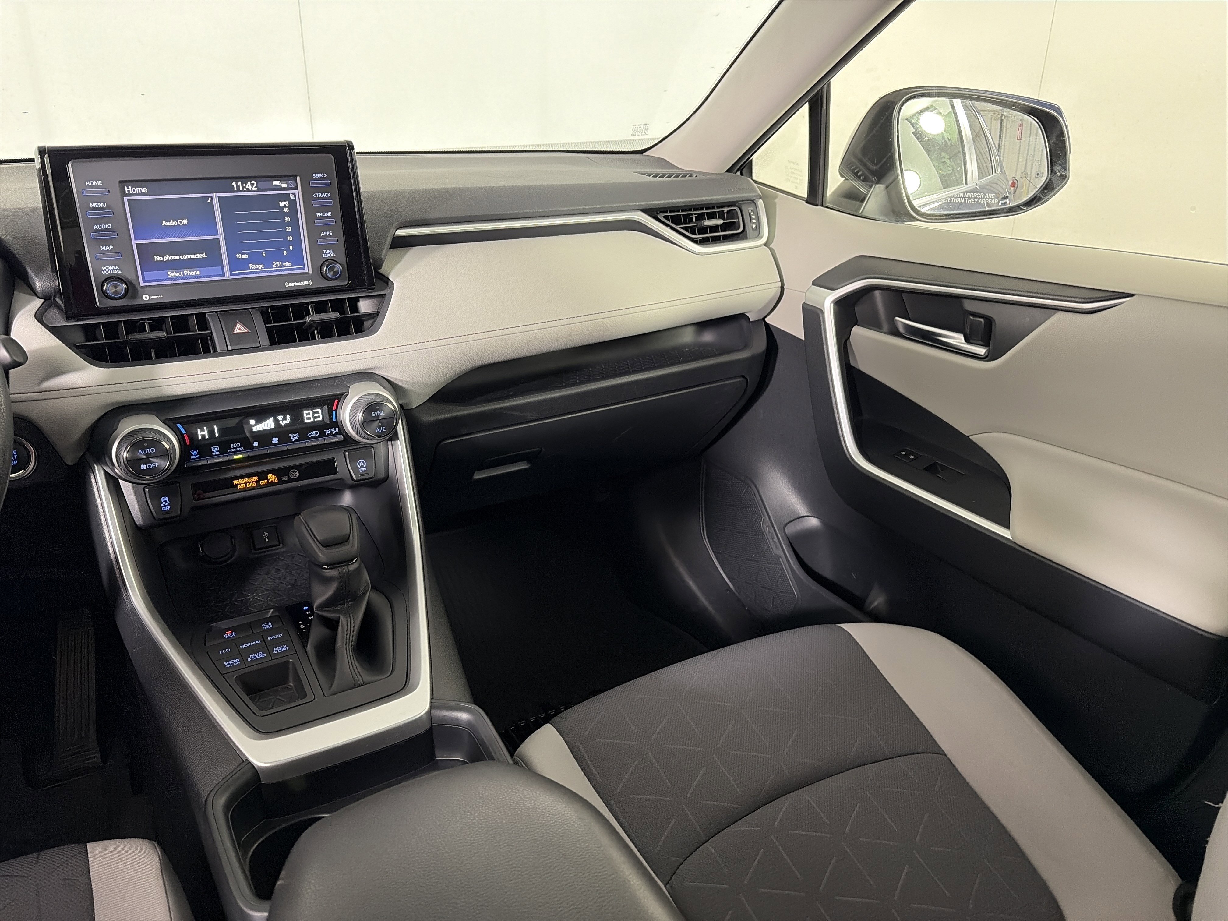 Used 2020 Toyota RAV4 XLE image 39