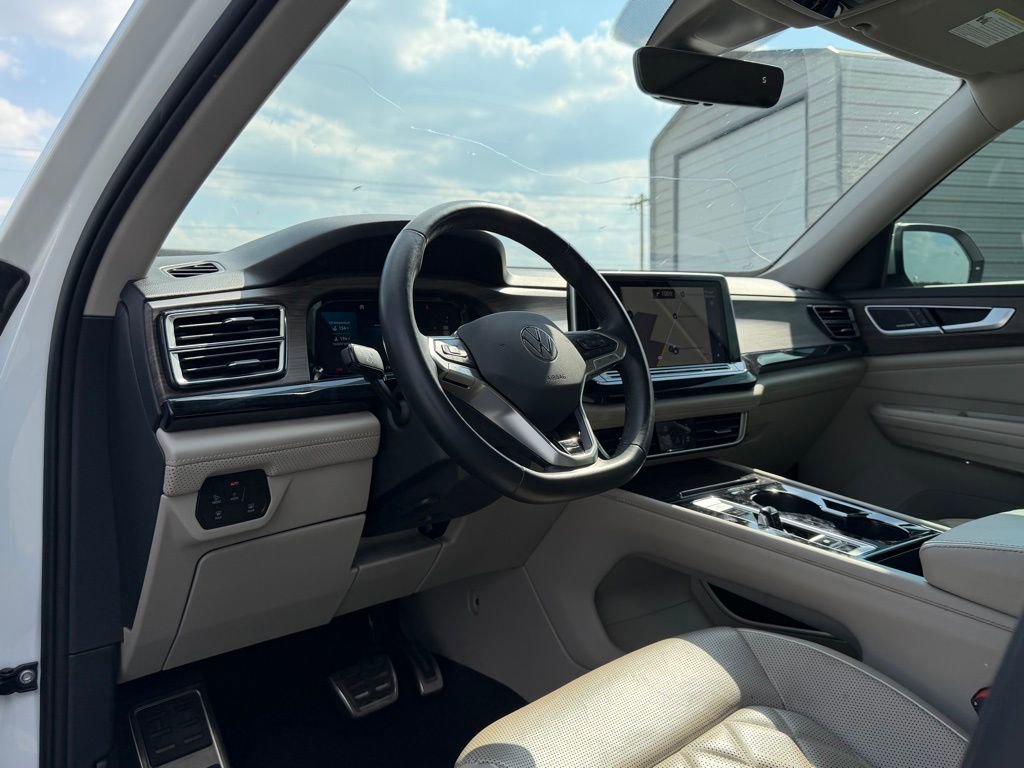 Used 2024 Volkswagen Atlas SEL Premium R-Line image 11