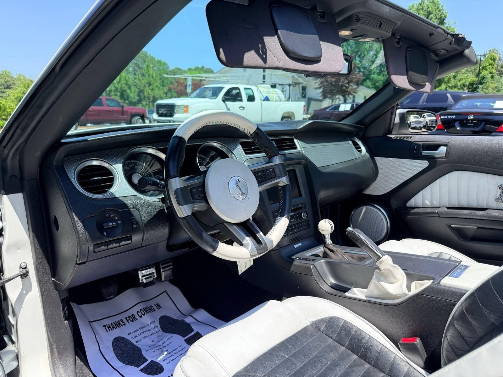Used 2010 Ford Mustang Shelby GT500 RWD image 19