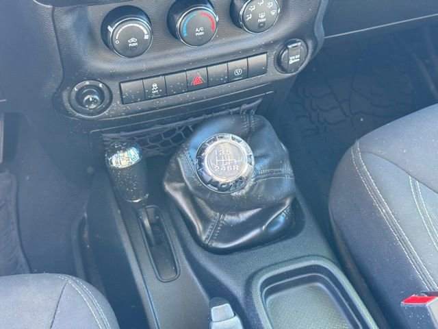 Used 2017 Jeep Wrangler Unlimited Sahara w/ Connectivity Group image 13