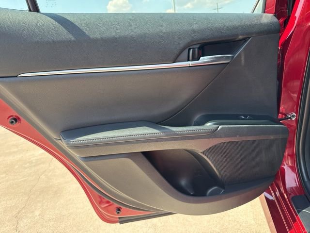 Used 2020 Toyota Camry XLE image 15