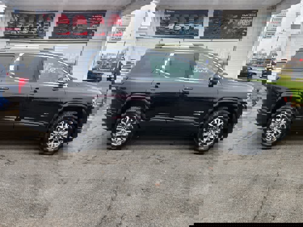 Used 2023 GMC Acadia SLT image 2