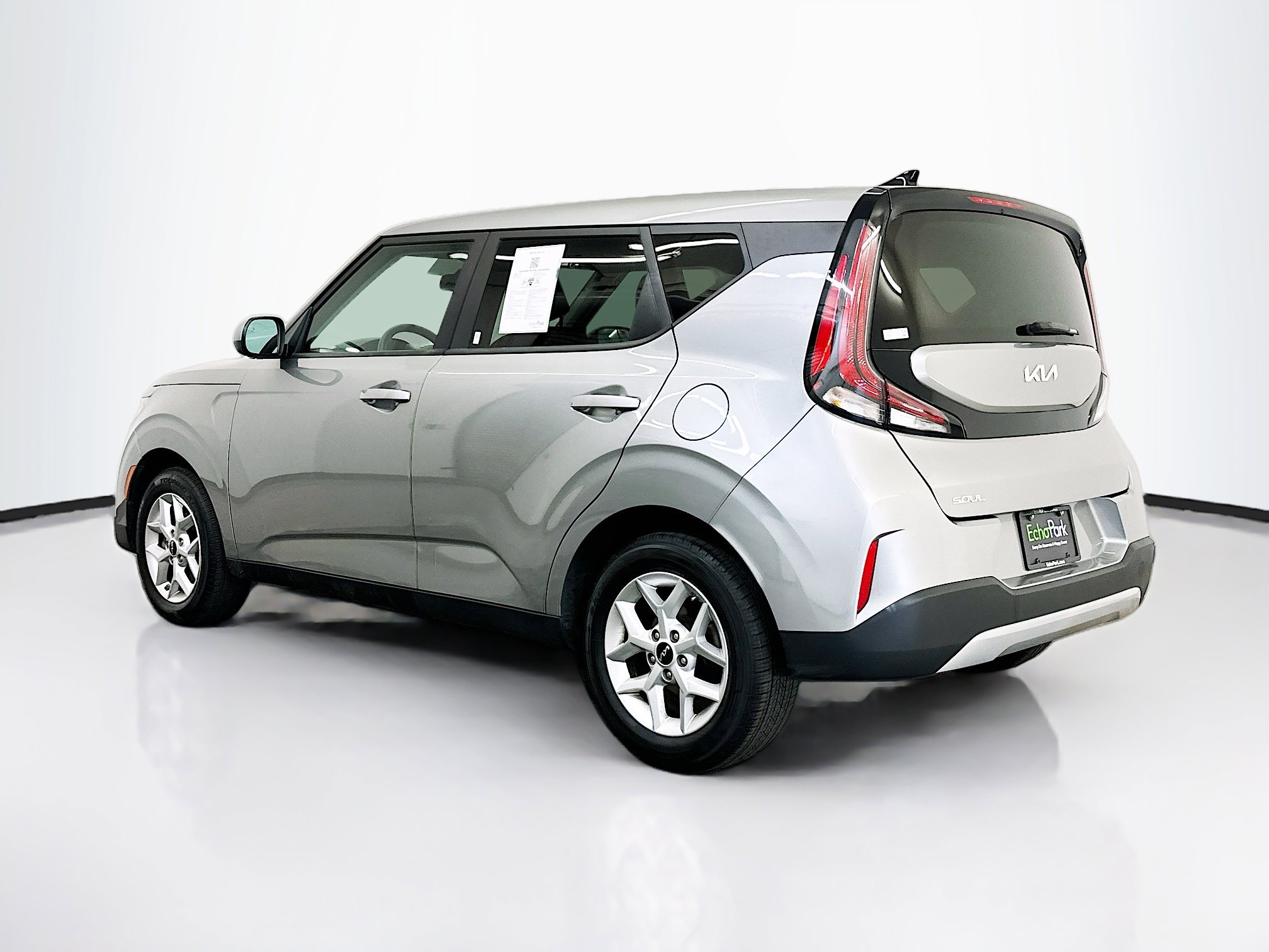 Used 2025 Kia Soul LX w/ LX Technology Package image 5
