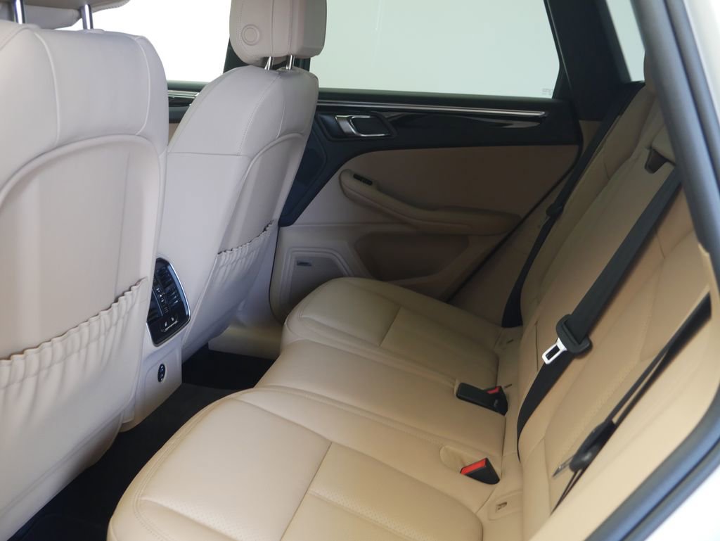 New 2026 Porsche Macan AWD/4WD image 18