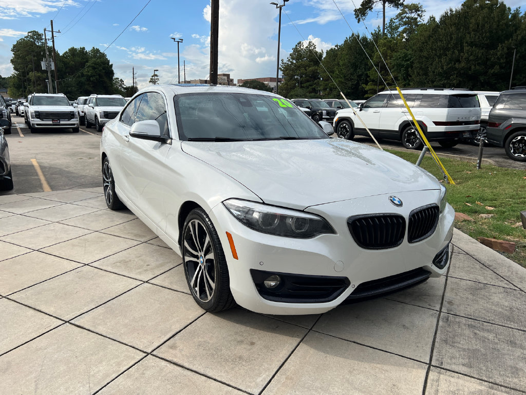 Used 2020 BMW 230i Coupe w/ Convenience Package RWD image 3