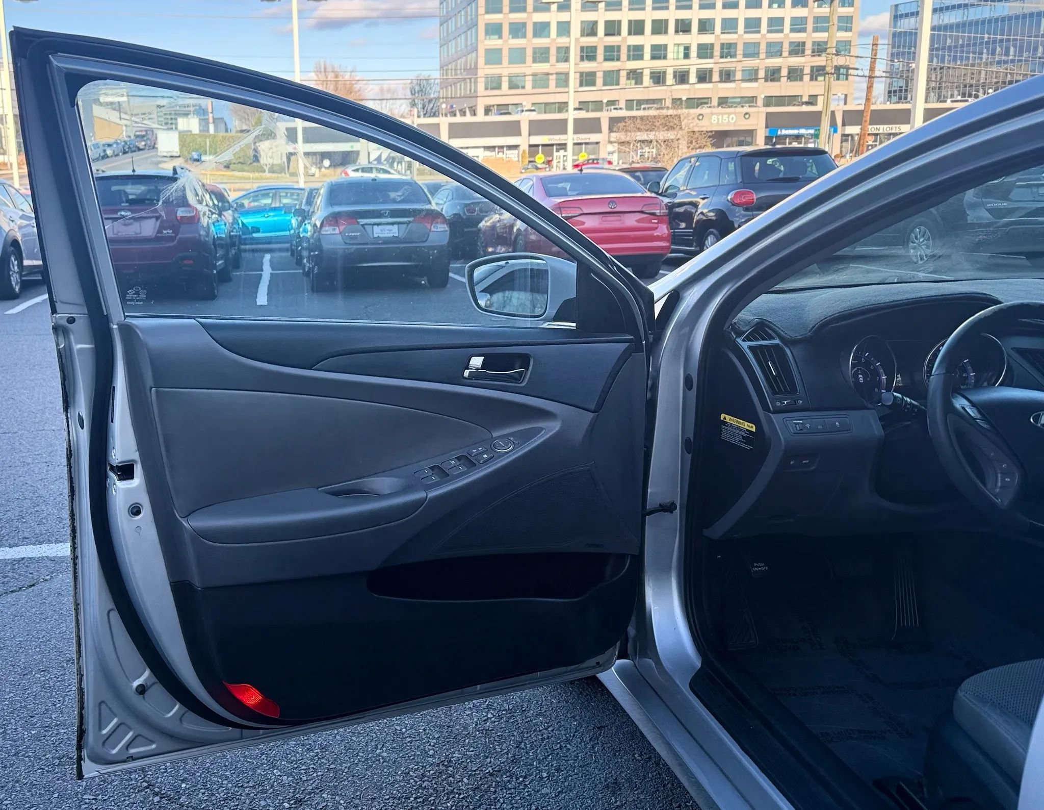 Used 2013 Hyundai Sonata SE w/ Navigation & Sunroof Pkg image 9