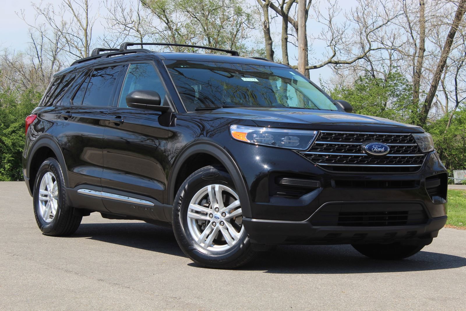 Used 2023 Ford Explorer XLT AWD/4WD image 1