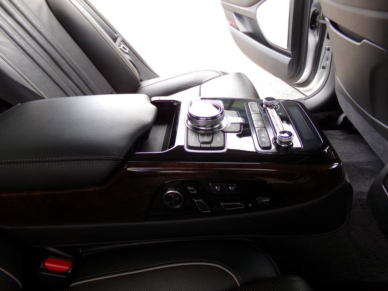Used 2017 Genesis G90 5.0 Ultimate image 23