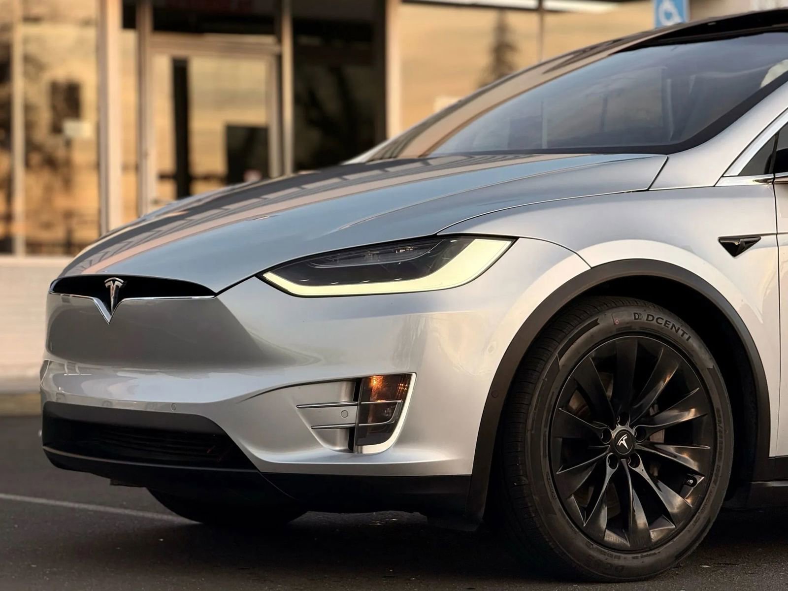 Used 2018 Tesla Model X 75D image 4