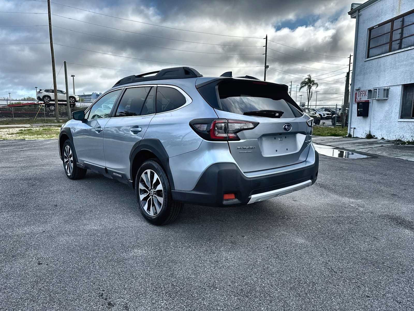 Used 2024 Subaru Outback Limited XT AWD/4WD image 4