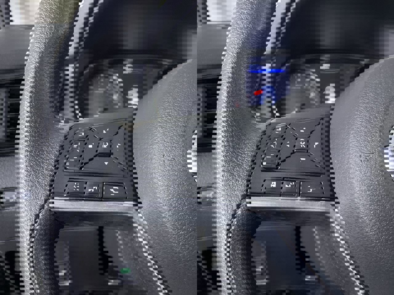 Used 2020 Nissan Rogue Sport S image 24