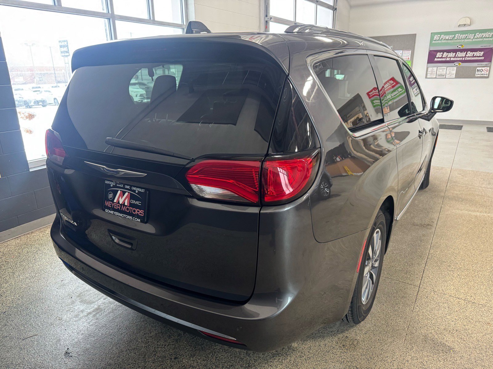 Used 2020 Chrysler Pacifica Touring-L Plus image 5