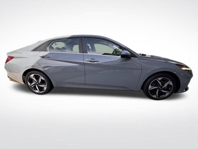 Used 2022 Hyundai Elantra SEL w/ Convenience + Premium Package FWD image 6