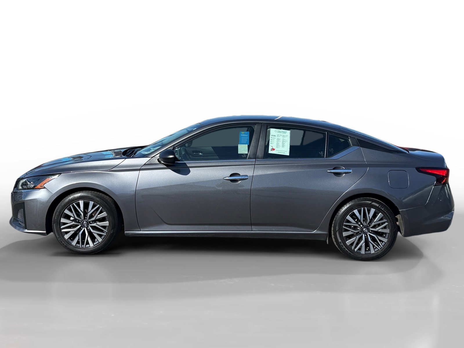 Used 2024 Nissan Altima 2.5 SV image 2