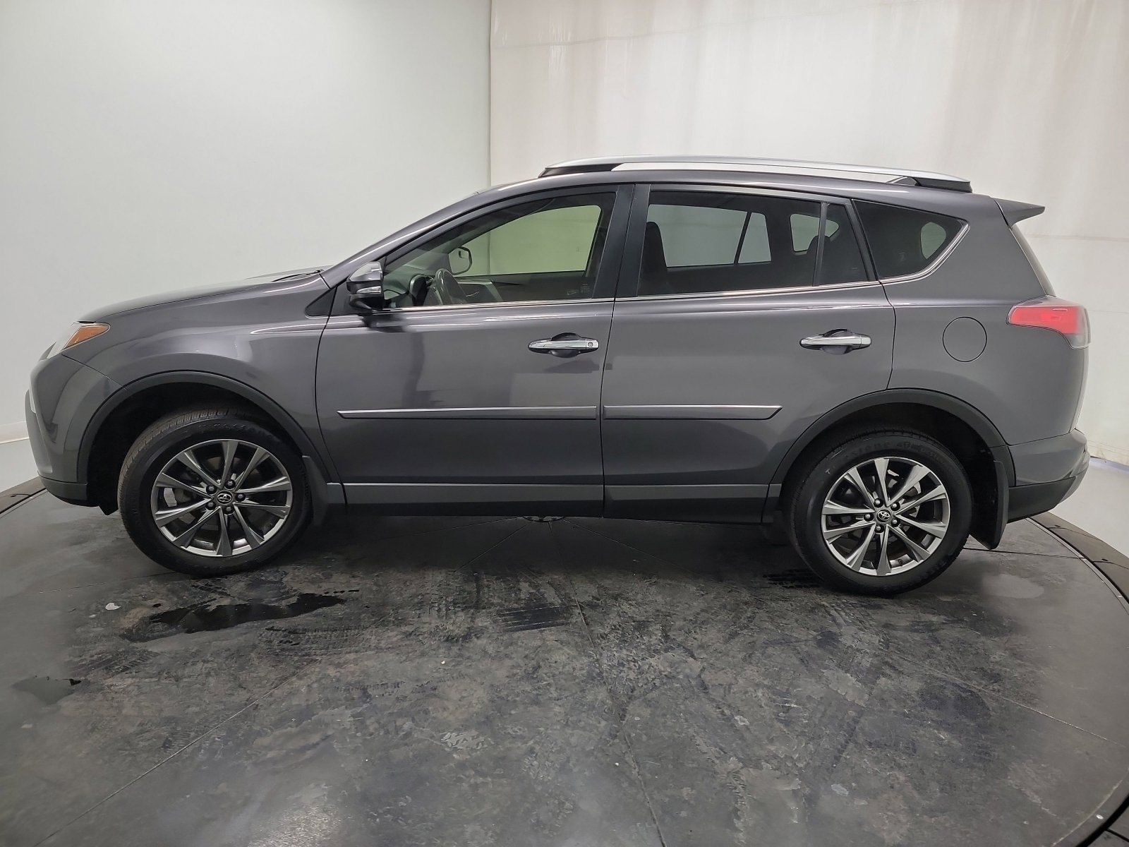Used 2018 Toyota RAV4 Limited image 4