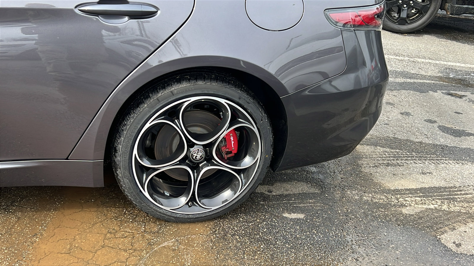 Used 2024 Alfa Romeo Giulia Veloce image 12